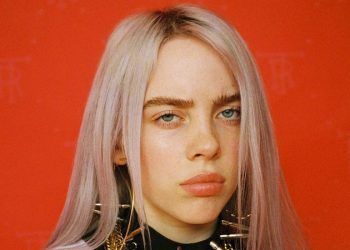 Billie Eilish lanza su colección de ropa “The World’s a Little Blurry” hecha en California
