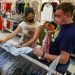 Los empleados de comercio acordaron una mejora salarial del 21%