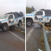 Una camioneta de la Policía sufrió un accidente vial y derribó dos postes de luz