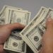 El dólar blue saltó a 191 pesos, pero corre desde muy atrás a la inflación