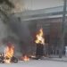 Así un tanque de nafta explotó mientras un hombre le cargaba combustible a su moto