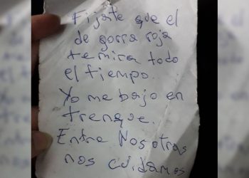 La advertencia en un papelito que salvó a una chica de un acoso sexual