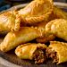 Compró sólo 4 empanadas para comer al paso y se quedó indignado al ver el ticket: "Debut y despedida"