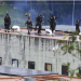 Suben a 20 los muertos en motín en cárcel del sur de Ecuador