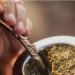 Es argentino, se mudó a Inglaterra y sus vecinos casi lo linchan por tomar mate: pensaron que se drogaba
