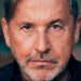 Ricardo Montaner se enojó con un notero en el aeropuerto: “Estoy muy incómodo, vienes con la cámara”