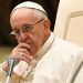 El papa Francisco pospone su viaje a África por un problema en la rodilla