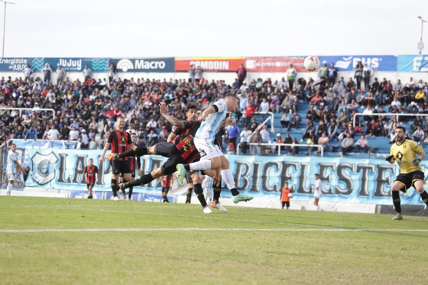 Con una actuación desconocida, el "Lobo" empató sin goles ante Deportivo Madryn – Notinor Jujuy