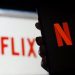 Netflix retirará de su catálogo una de las series más populares y los fans estallaron