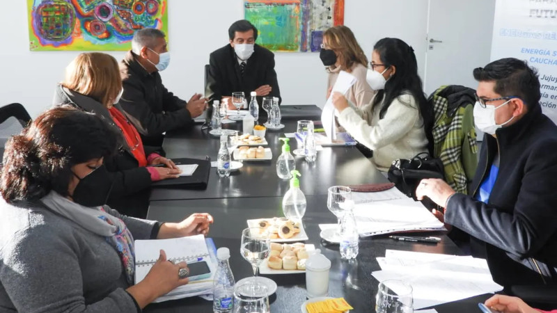 Avanza el diálogo salarial entre el Gobierno y los gremios docentes ...