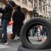 El Gobierno presiona para que el conflicto de los neumáticos se resuelva esta tarde