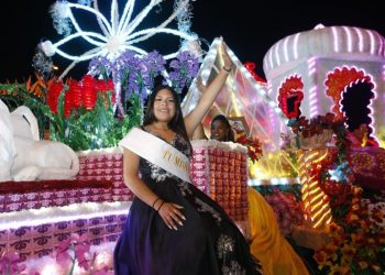 Se desarrolla el primer desfile de carrozas de la FNE 2022