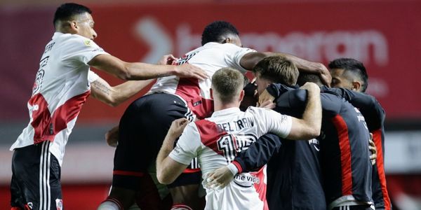 River Plate goleó a Argentinos en La Paternal y se acerca a la Copa ...