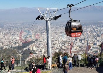 Teleférico San Bernardo continúa con el plan de reforestación del cerro