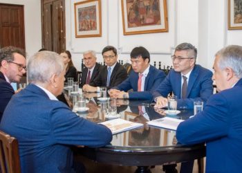 Una empresa china interesada en fabricar insumos para la producción de carbonato de litio en Jujuy