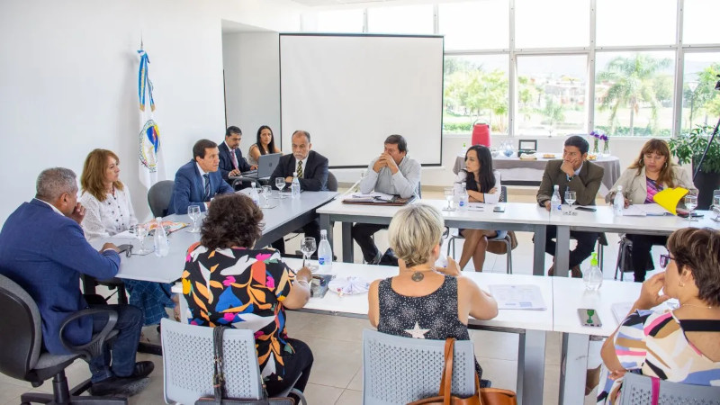 Comenzaron las negociaciones de las paritarias con los gremios docentes ...