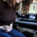 Francia estudia bajas laborales para las mujeres con menstruaciones dolorosas