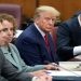 Donald Trump fue acusado de 34 delitos graves por falsificar registros comerciales