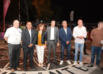 Iniciaron los tradicionales desfiles de carrozas