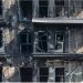 Los bomberos ingresaron al edificio incendiado de Valencia en busca de más víctimas