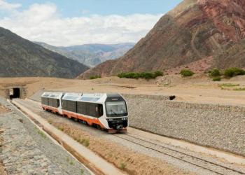 Jujuy presentó en Salta su tren solar y busca trabajar en conjunto con agencias de viaje