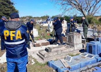 Búsqueda de Loan: rompieron la misteriosa losa del cementerio y solo encontraron una vieja manija