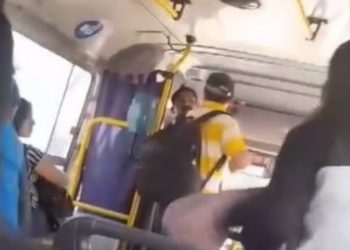 ️Colectivero se defendió a golpes de un pasajero golpeador