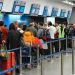 El paro de los gremios aeronáuticos de este viernes y sábado afectará a más de 30.000 pasajeros