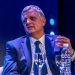 El presidente de YPF dijo que analizan bajar el precio de la nafta y el gasoil en octubre