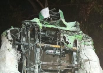 Una parte de la carroza de la Escuela de Minas se incendió y están solicitando asistencia