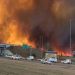 Incendios en Córdoba: hay un bombero en terapia intensiva y las llamas cortaron la ruta que va a Carlos Paz