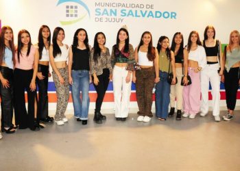 Las candidatas a la elección Representante Capital visitaron el Mercado Central 6 de Agosto