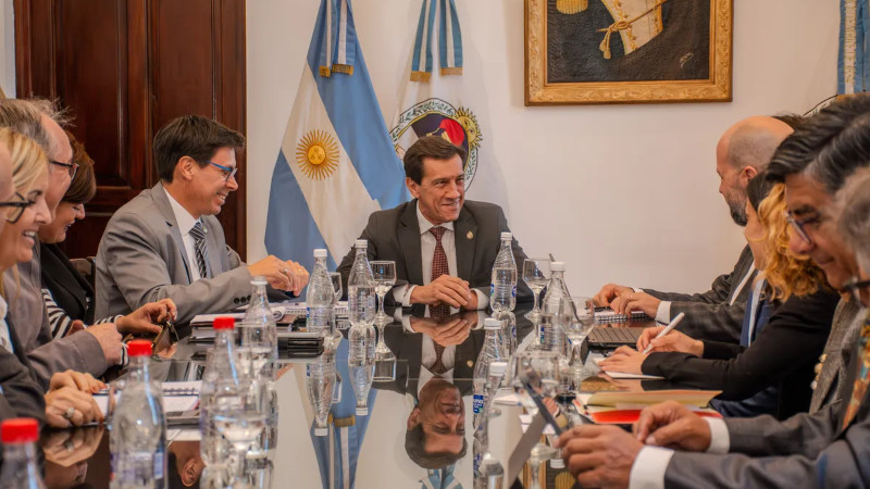 El Gobernador Sadir mantuvo una reunión clave con el equipo del Banco Mundial