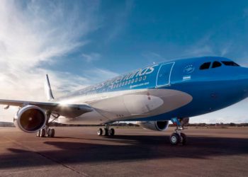Camino a la privatización: Aerolíneas Argentinas firmó un acuerdo histórico con una empresa aérea regional
