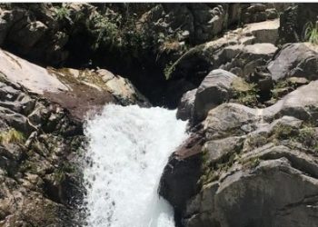 Rescatan a pareja extraviada en la cascada La Horqueta, Yala, tras un intenso operativo de más de ocho horas