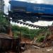 Salta: se desmoronó un puente ferroviario y un tren de cargas quedó colgando en el aire
