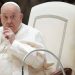 Tras 15 días de internación, el papa Francisco dejó atrás la fase crítica y continúa con su recuperación
