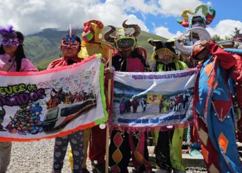 Multitudinario Lanzamiento del Carnaval en Volcán