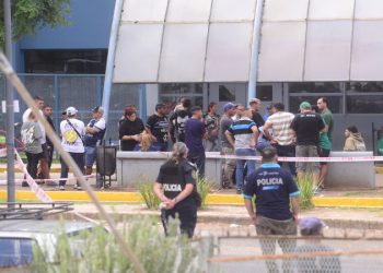 Violencia y terror en un hospital de La Plata: barrabravas de Estudiantes y de Gimnasia se enfrentaron a los tiros