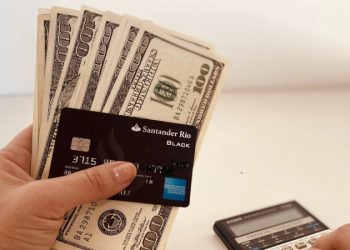 Qué pasará con el dólar tarjeta tras el levantamiento del cepo cambiario