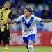 Vélez lo dio vuelta y rescató un triunfazo ante Peñarol de la mano de los pibes