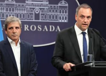 El Gobierno lanza un paquete de medidas para impulsar las compras con los “dólares del colchón”