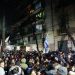 Militantes se concentran afuera de la casa de Cristina Kirchner a un día del fallo de la Corte Suprema