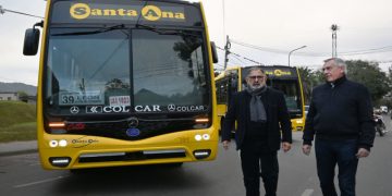 El intendente Jorge celebró la incorporación de cinco nuevos colectivos 0 km para el transporte urbano