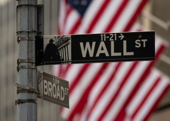 El dólar sube y se vende a $1280, mientras las acciones argentinas en Wall Street caen hasta 4%