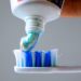 Colgate ofrece un recambio gratuito para la pasta dental prohibida por ANMAT: cómo hacerlo