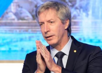 Con tres normas clave, el Banco Central apunta a drenar pesos y frenar la escalada del dólar