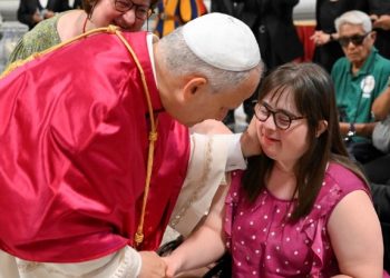 León XIV ofrece públicamente su “mea culpa” por los abusos dentro de la Iglesia y expulsa del sacerdocio a un cura pedófilo