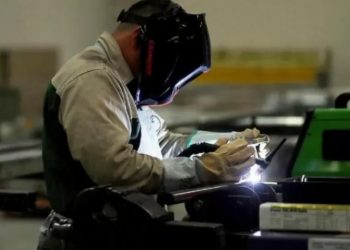 El Gobierno oficializa reducción de cargas patronales para empleadores que contraten beneficiarios de planes sociales