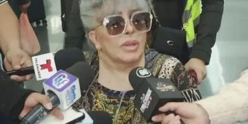 Verónica Castro fue vista en silla de ruedas y su salud encendió las alarmas